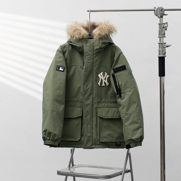 MLB Other - MLB Yankees Green Fur Collar Hooded Down Jacket